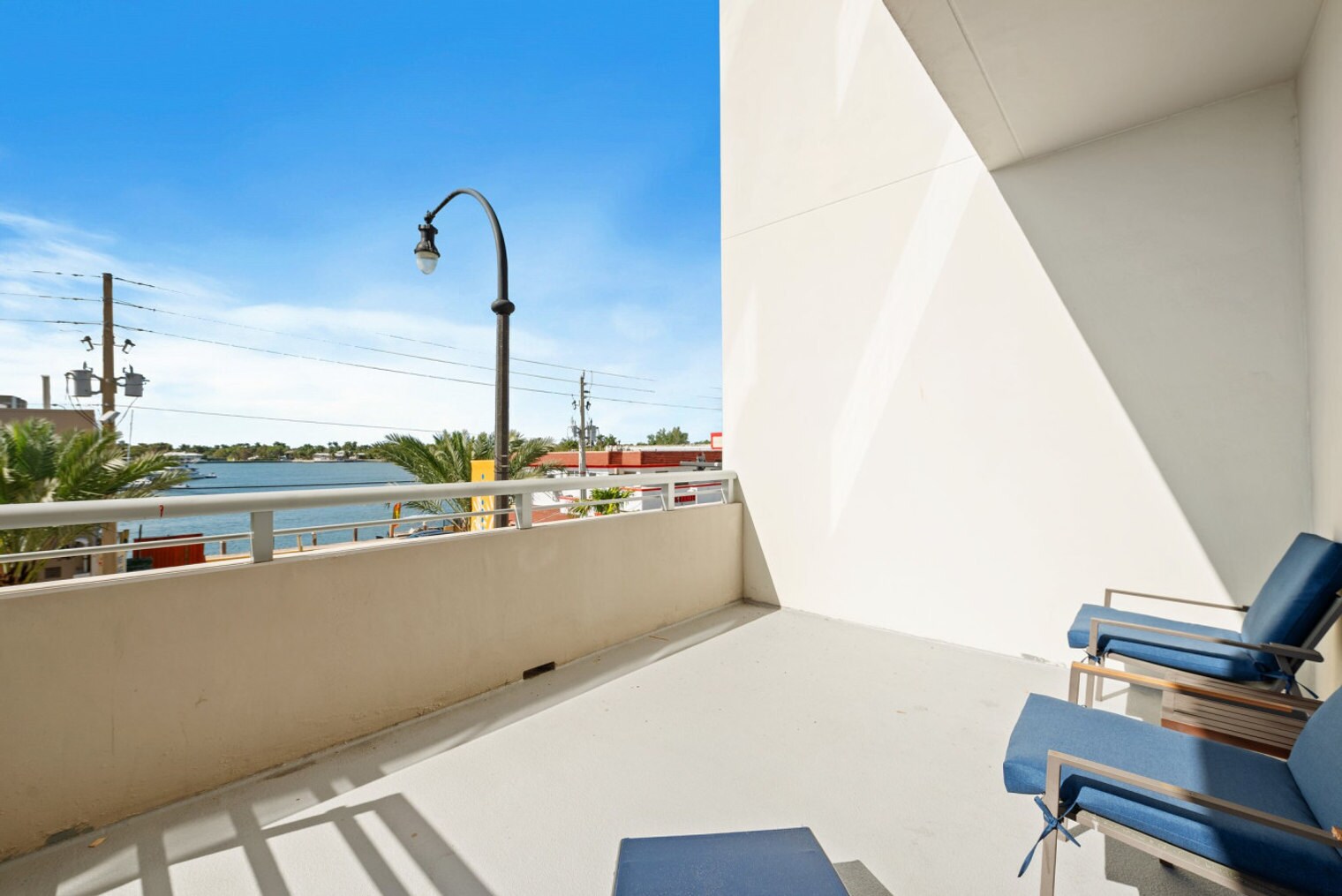 Building Photo - 111 N Ocean Dr