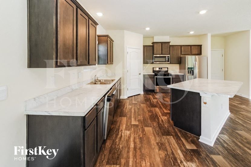 Building Photo - 325 Jarama Cir