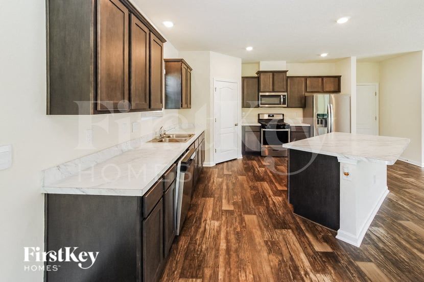 Building Photo - 325 Jarama Cir