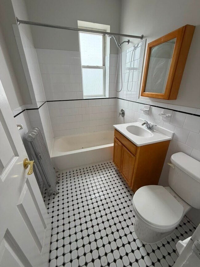 Building Photo - 75 75th
