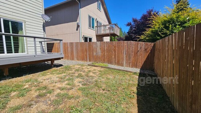Building Photo - 102 Goldenrod St