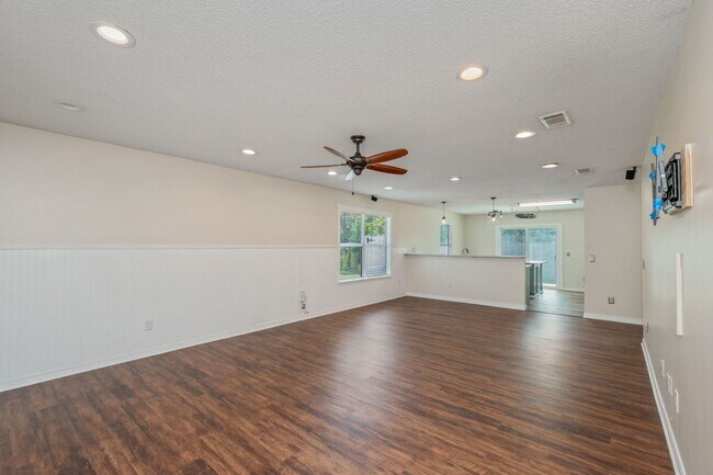 Building Photo - 7648 Chablis Cir