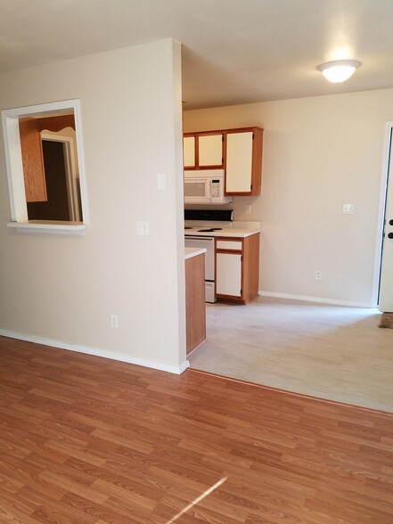 Building Photo - 2972 Maple Street Hollister MO