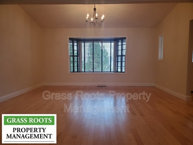 Building Photo - 18250 Lake Forest Dr