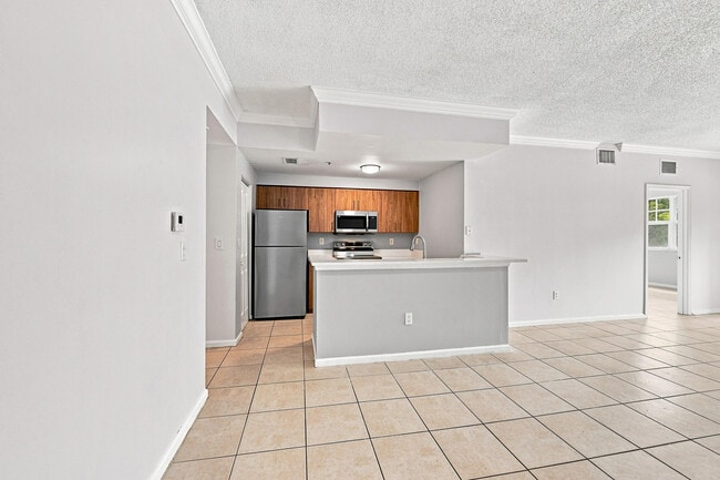 Building Photo - 5860 W Sample Rd