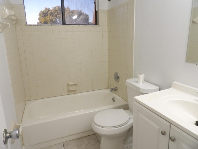 Building Photo - 4132 Palm Bay Cir