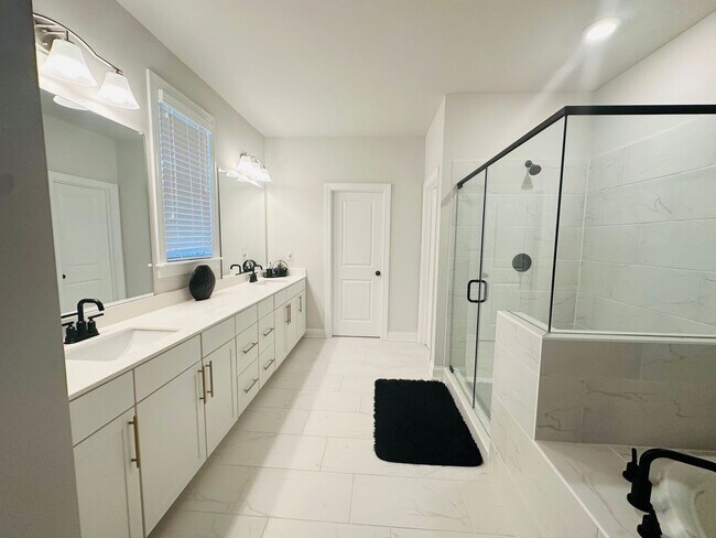 Building Photo - 603 Skye Ct