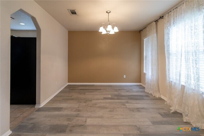 Building Photo - 2203 Love Rd