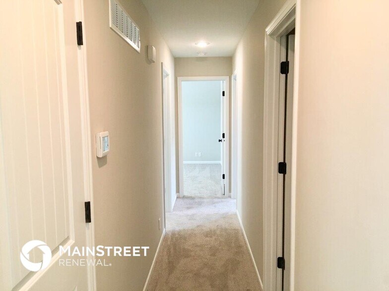 Building Photo - 516 S Poplar St