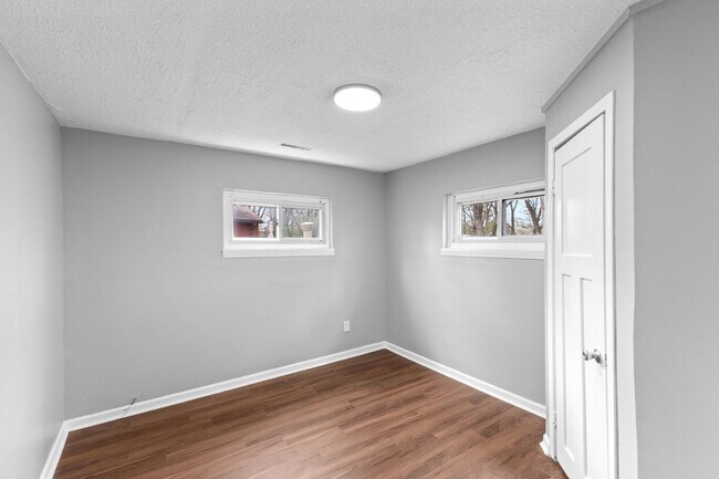Building Photo - Newly Renovated 3-Bed Gem with Massive Yard – Modern Columbus Living!