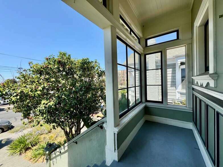 Front Porch - 1910 Union St