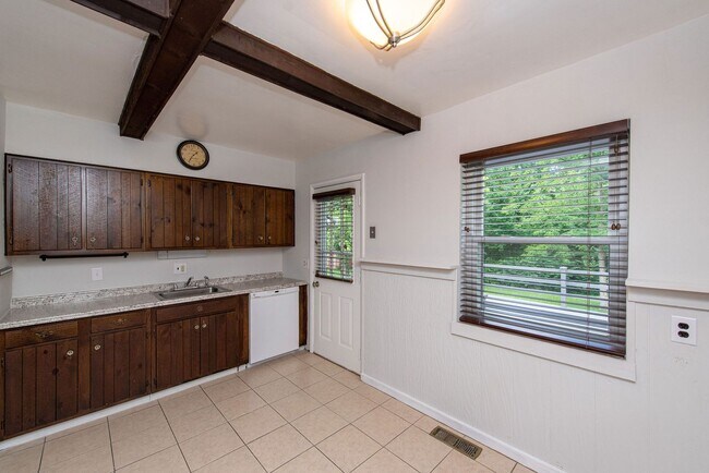Building Photo - 3627 Edgebrook Dr