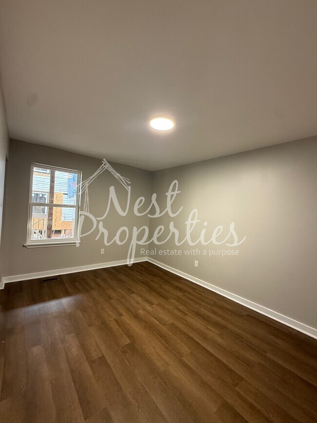 Building Photo - 233 E Cambridge Ave