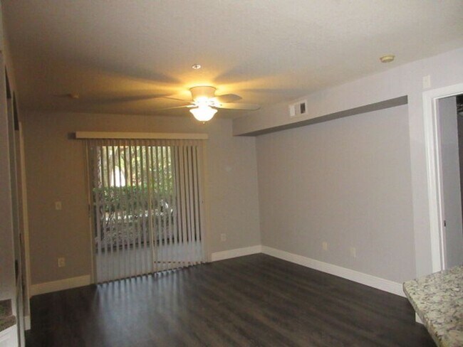 Building Photo - 831 Camargo Way