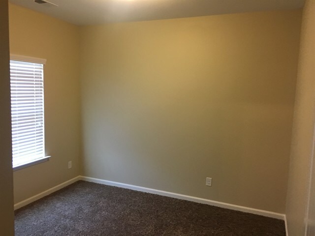 Building Photo - 1389 Castleoak Dr