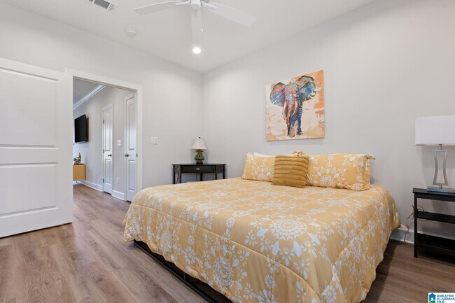 Building Photo - 829 21st Ave E