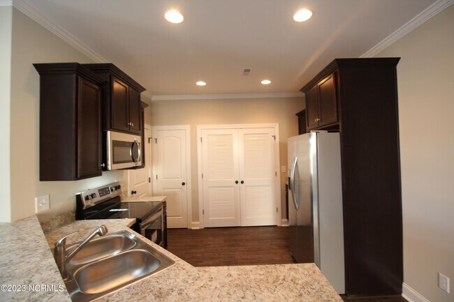 Building Photo - 2224 Brookville Dr
