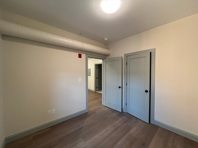 Building Photo - 160 Seabury St