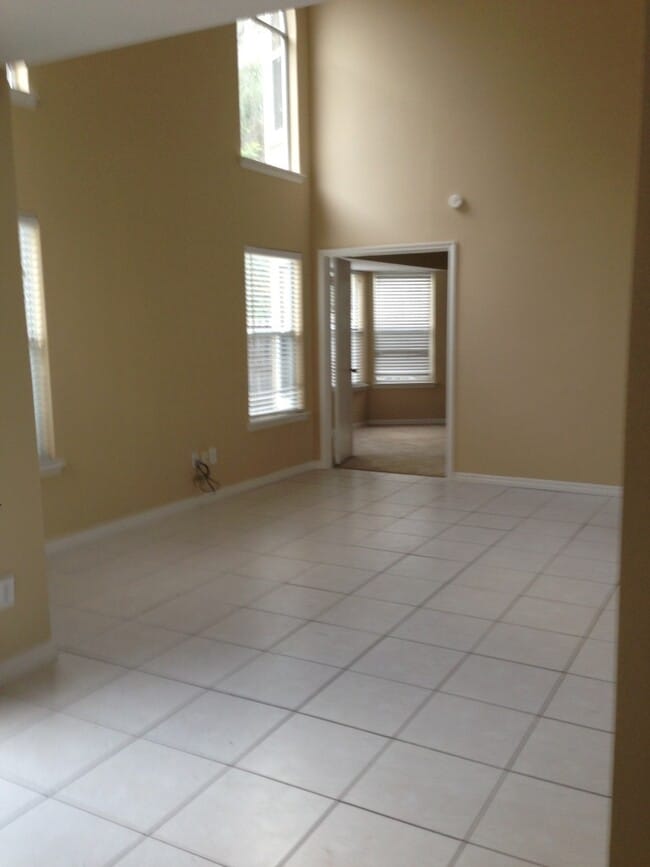 Building Photo - Gorgeous 4 BR Lake Mary home on Conservation lot - walking distance to Lake Mary HS