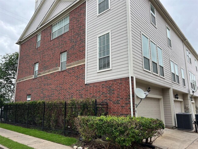 Building Photo - 1323 Oneil St