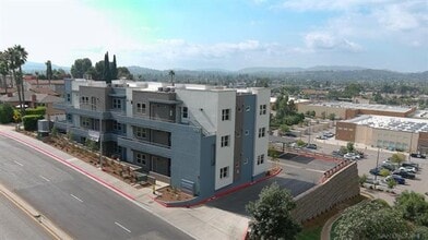 Building Photo - 2 bedrooms 2 baths in Escondido over at th...