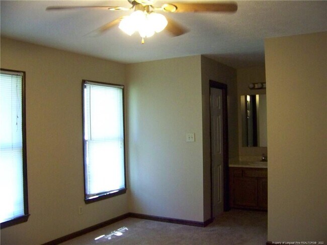 Building Photo - 667 Dowfield Dr