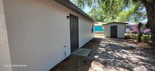 Building Photo - Charming 3BR/2BA Bradenton Home with Extra Storage & Parking