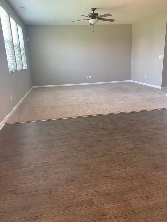 Building Photo - 3 Bedroom in Jeffersontown - Hanover Trace