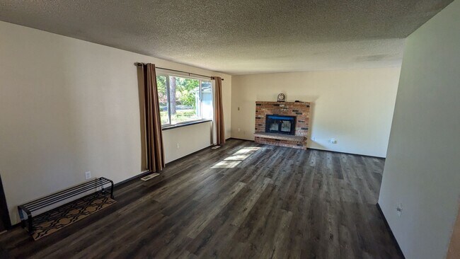 Building Photo - 801 Barksdale Ave