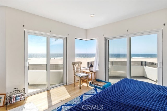 Building Photo - 536 The Strand