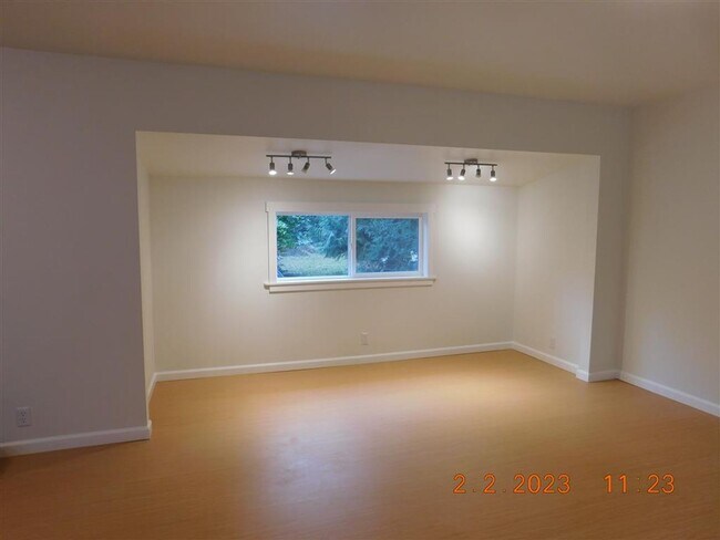 Building Photo - 44217 Leonard Rd