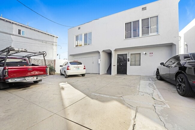 Building Photo - Bright and Spacious Upper-Floor Studio Apartment with Parking