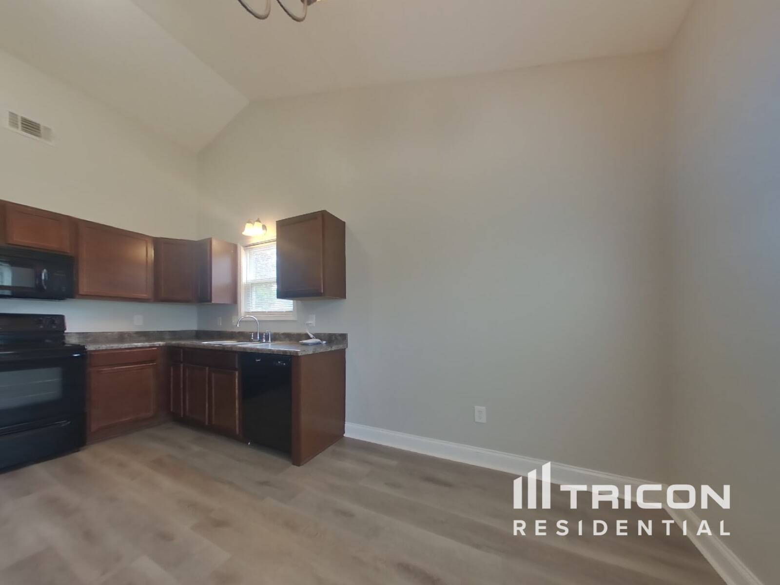 Building Photo - 504 Cole Creek Dr
