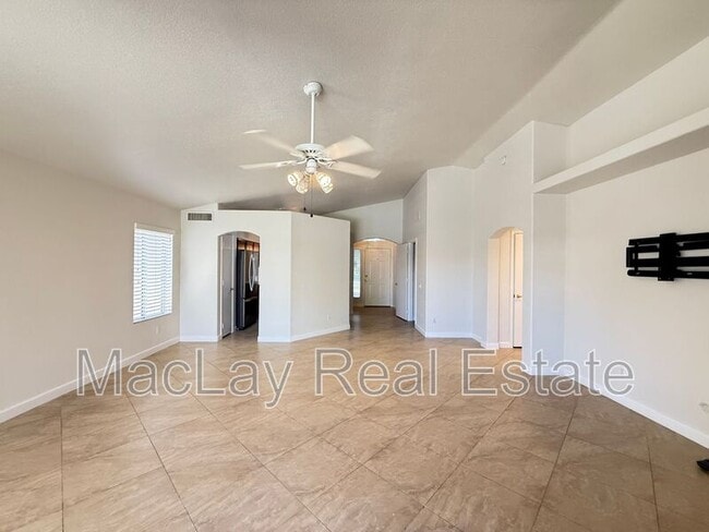 Building Photo - 766 E Baylor Ln