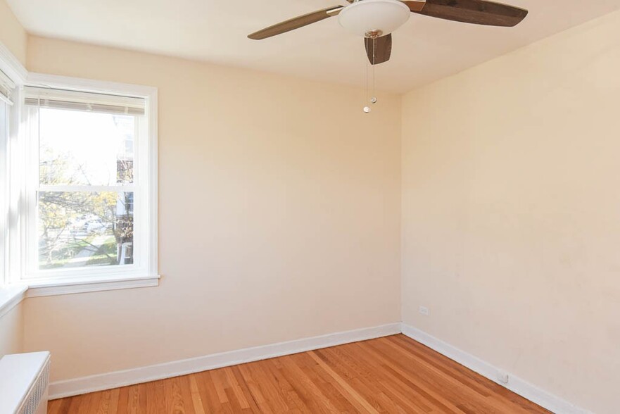 Building Photo - 2723 W Berwyn Ave