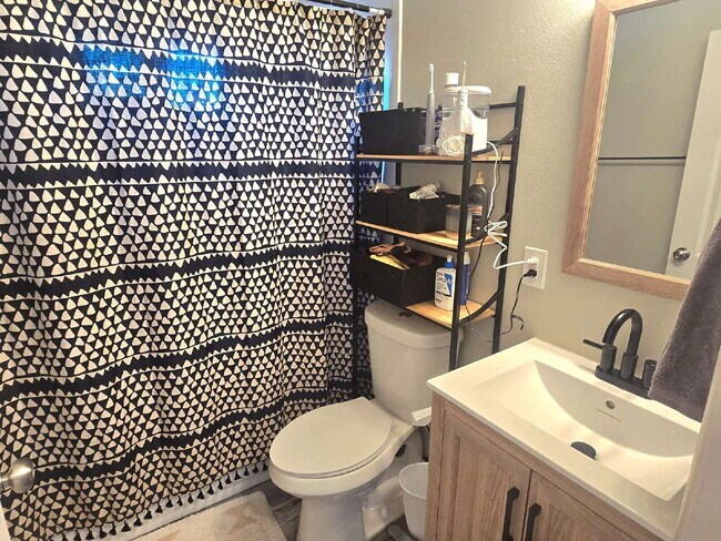 Building Photo - 2534 E San Miguel St