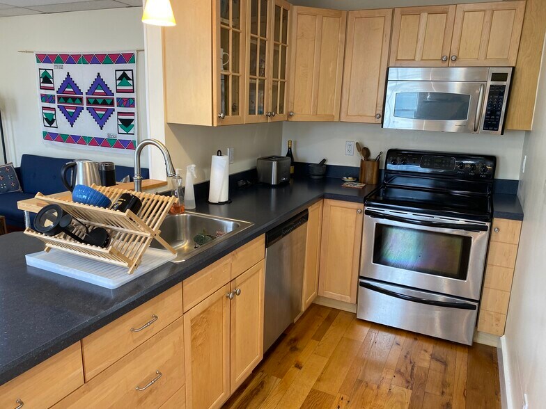 Building Photo - 38 W Main St