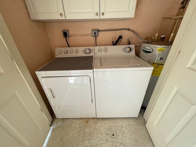 Building Photo - ANNUAL RENTAL - 2 BED/2BATH CONDO - THE MANOR AT MORTON GROVE