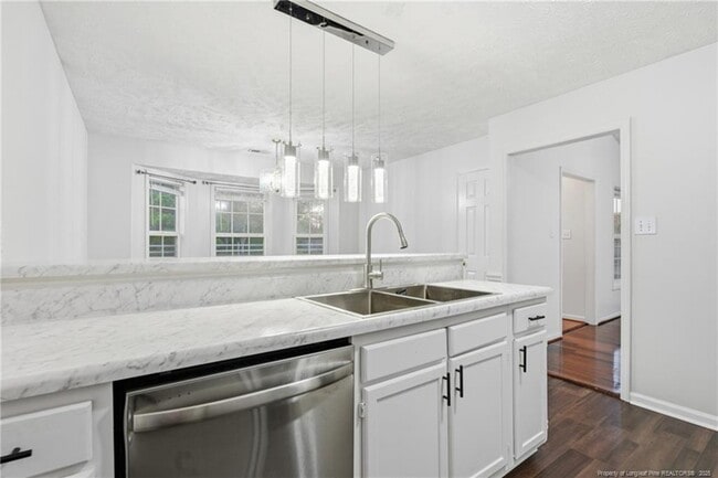 Building Photo - 419 Northwoods Dr