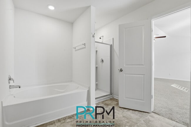 Building Photo - 413 Graypointe Dr