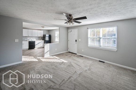 Building Photo - AVAILABLE NOW! - 2262 ROXANNA DR, CINCINNA...
