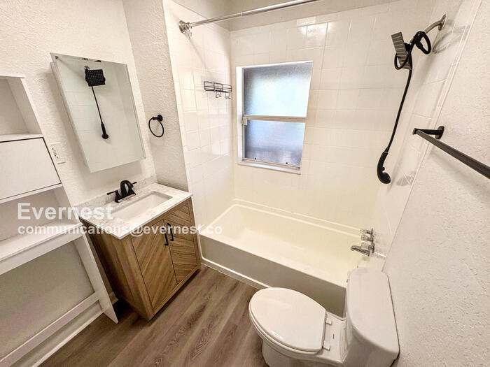 Building Photo - 2004 E Ellicott St