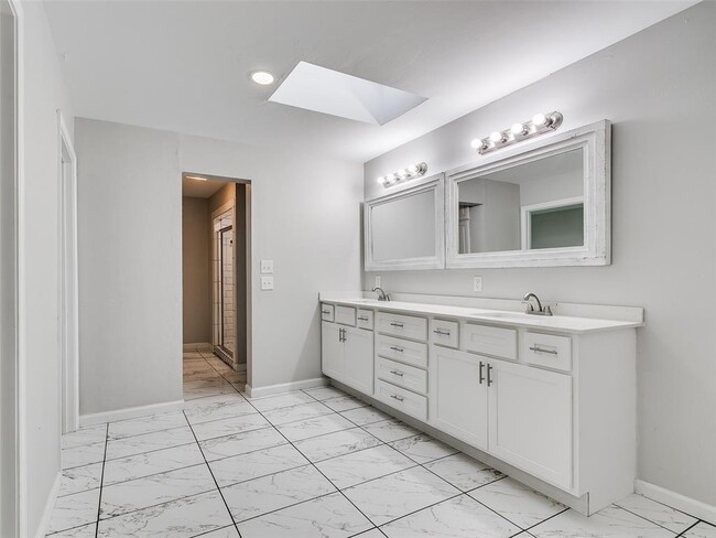 Building Photo - 1429 Casady Ln