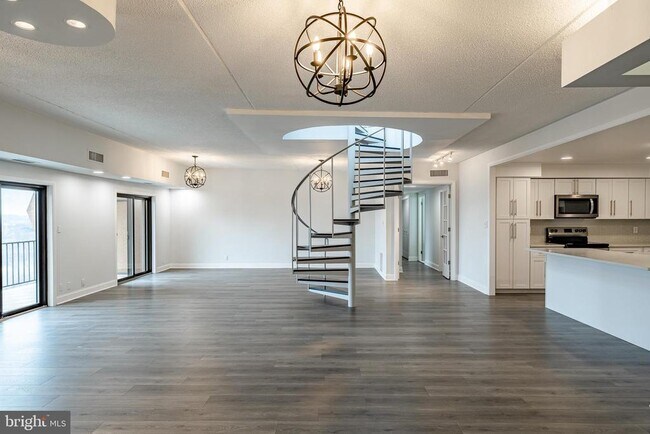 Building Photo - 21510 Valley Forge Cir