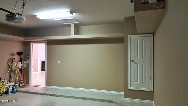 Building Photo - 11727 Dos Palmas Dr
