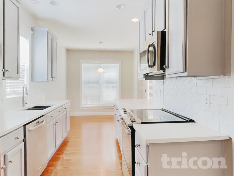 Building Photo - 13825 Connell Green Dr