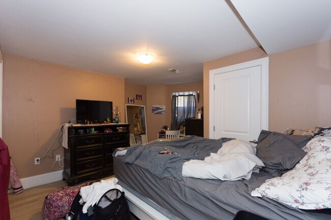 Building Photo - Allston 3bed / 2bath Close to BU