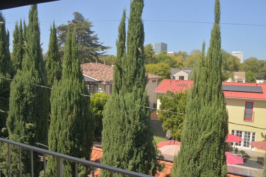West Facing Private Patioo with Views of the Sherman Oaks Galleria and Offices, nice sunsets! - 4705 Kester Ave