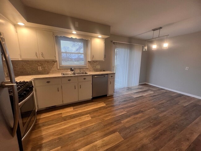 Building Photo - Four Bedroom Duplex in Jenison!