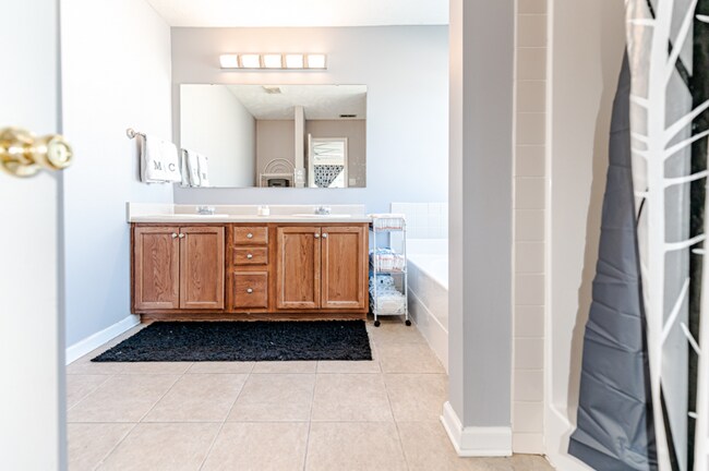 Building Photo - 174 Falling Leaf Dr